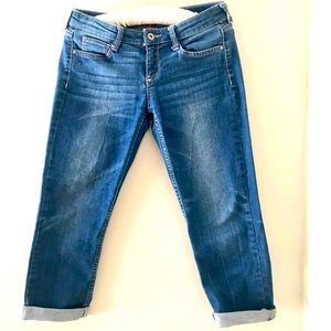 FINAL Cute Arizona Jeans Cuffed Capris Juniors Sz 3. Gently used, medium wash.